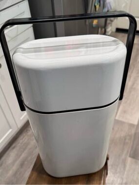 VINTAGE WINE COOLER FOR CARRYING 2 BOTTLES OF WINE COOLER PACK INSIDE by DECOR